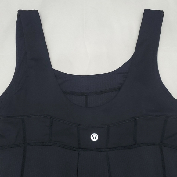 Lululemon pleated loose fit black size 6 tank - Picture 4 of 7